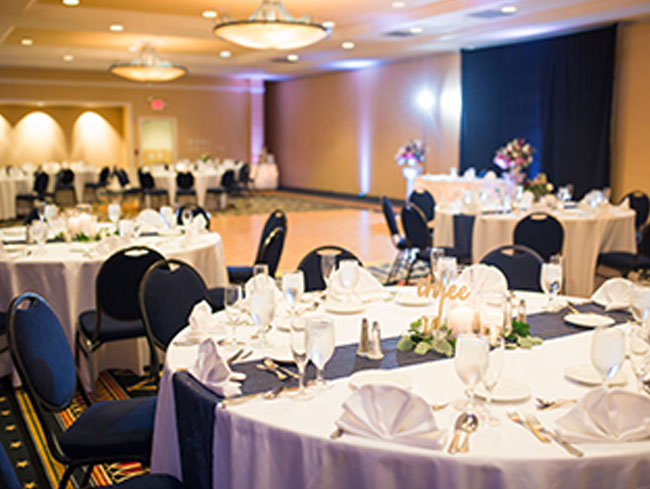 Decorated Reception Venue in Gettysburg, PA - Photography by Maria Silva-Goya