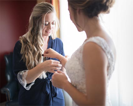 Bride and Bridesmaid Getting Ready – Photography by Maria Silva-Goya