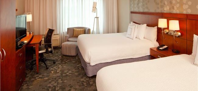 Queen/Queen Room in Courtyard by Marriott Gettysburg