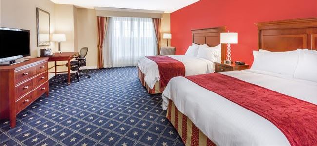 Queen/Queen Room in Wyndham Gettysburg, Pennsylvania