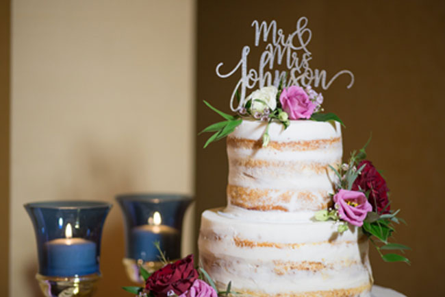 Naked Wedding Cake Design with Candles – Photography by Maria Silva-Goya