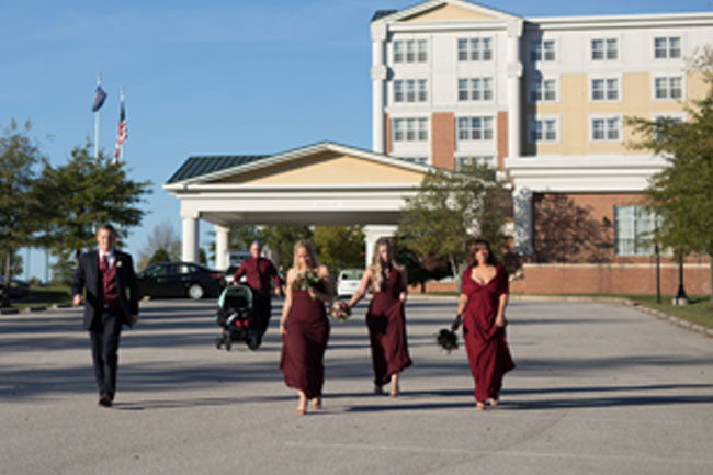 Bridal Party Walking Outside of Wyndham Gettysburg - Photography by Maria Silva-Goya